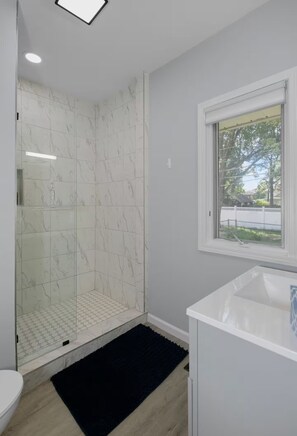 Shower, hair dryer, towels, soap - Howard Hideaway (South Bend)