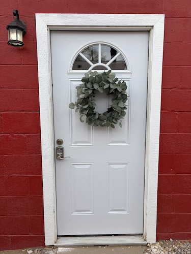 Rustic charm meets modern comfort in this cozy high-desert cottage