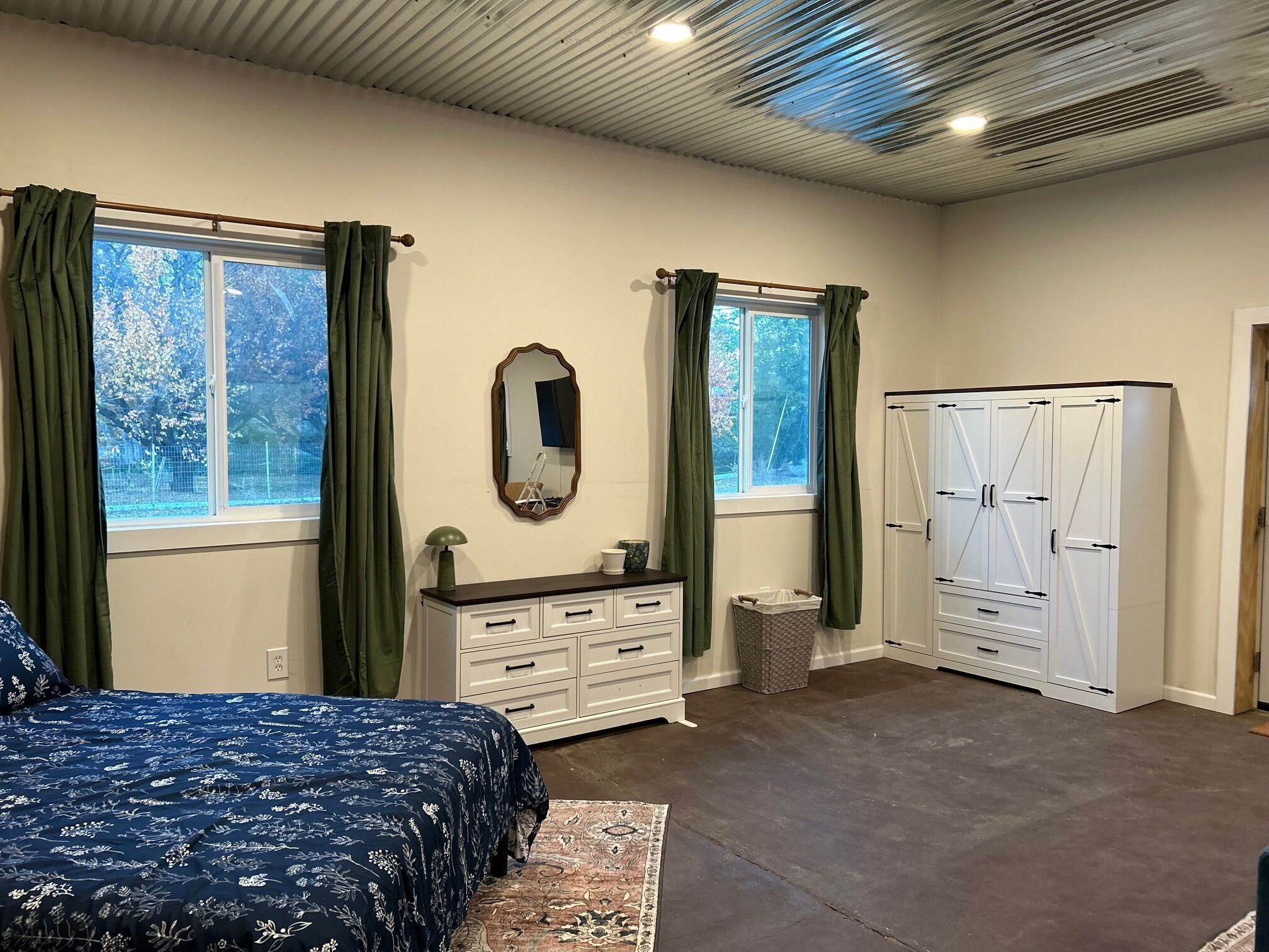 2 bedrooms, iron/ironing board, travel crib, free WiFi