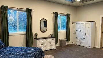 2 bedrooms, iron/ironing board, travel crib, free WiFi