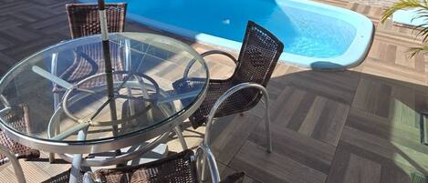 من حمّامات السباحة المغطاة