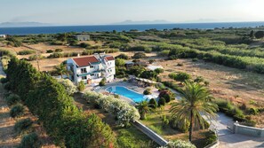 Exterior - Eco-Tourism Retreat: 10 Bedrooms, Pool & Beach Access in Authentic Countryside (Fanes)