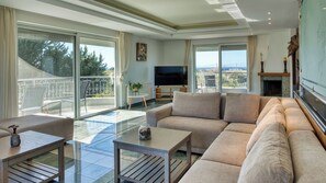 Living area - Eco-Tourism Retreat: 10 Bedrooms, Pool & Beach Access in Authentic Countryside (Fanes)