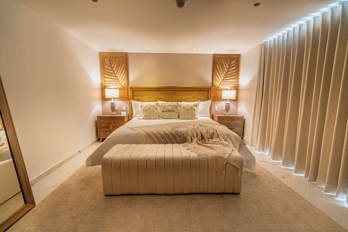 Deluxe Double Room | Desk, iron/ironing board, free WiFi