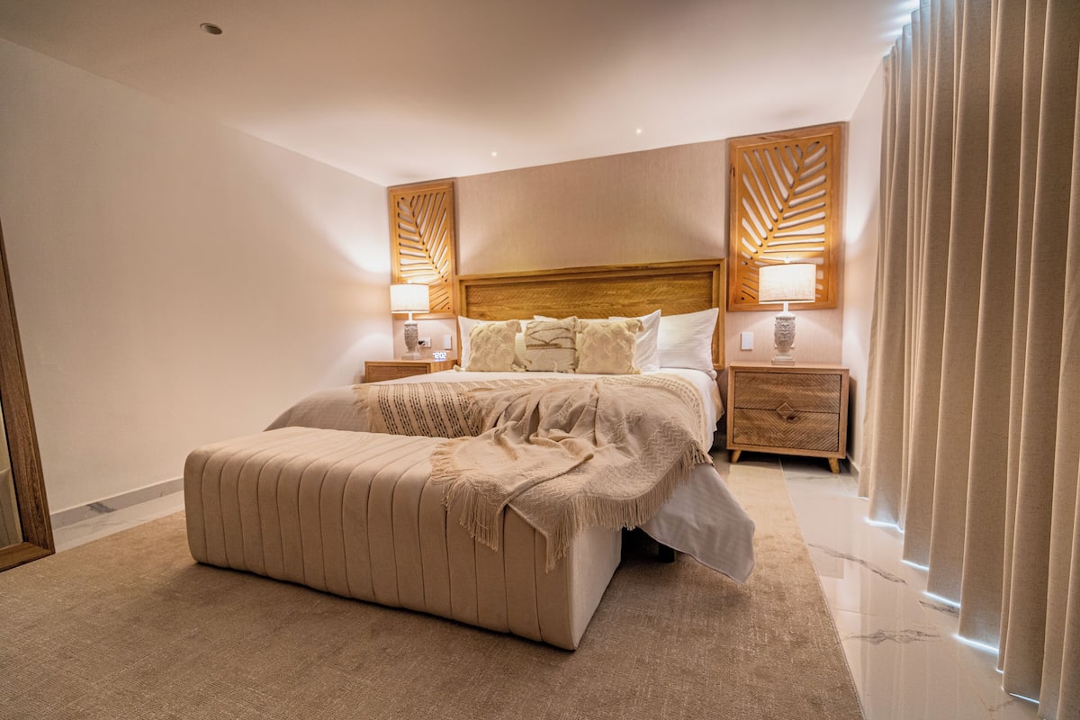 غرفة مزدوجة فاخرة | مكتب ومكواة/لوح كي وواي فاي مجانًا