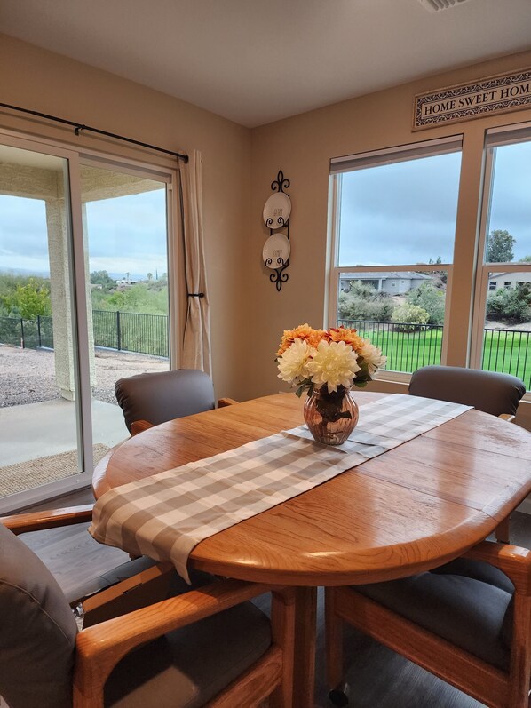 Dining - Casita on Fore - Overlooking hole 4 on the Wickenburg Golf Club (Wickenburg)