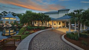 المنشأة من الخارج