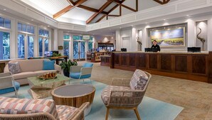 A spacious lobby with a reception desk, comfortable seating, and large windows. - Marriott's SurfWatch Resort 2 Bedroom/2 bath - Courtyard view (Hilton Head Island)