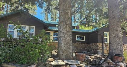 Peacefully 2 unit retreat nestled in Custer South Dakota