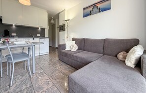 Smart TV - Amazing apartment in Bredene (Bredene)