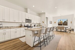Fridge, microwave, oven, stovetop - Single Level Family Home - Sleeps 6, West Side, A/C! NEW (Flagstaff)