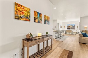 Interior - Single Level Family Home - Sleeps 6, West Side, A/C! NEW (Flagstaff)