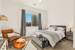 3 Schlafzimmer, Schreibtisch, Bügeleisen/Bügelbrett, kostenloses WLAN