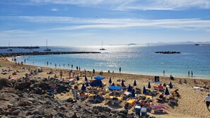 Playa en los alrededores y toallas de playa 