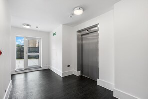 Interior - Modern | City Stay | Walk to Station| Free Parking (Brighton and Hove)