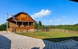 Terrace/patio - Awesome home in Karlovac with WiFi (Karlovac)