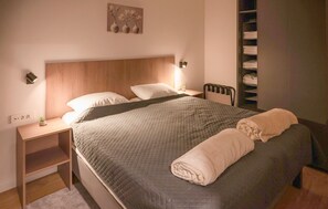 2 室のベッドルーム、WiFi (無料)