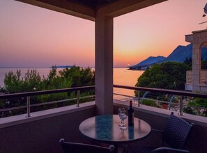 Outdoor dining - Premium Double Room With Private Bathroom 2 (Gradac)
