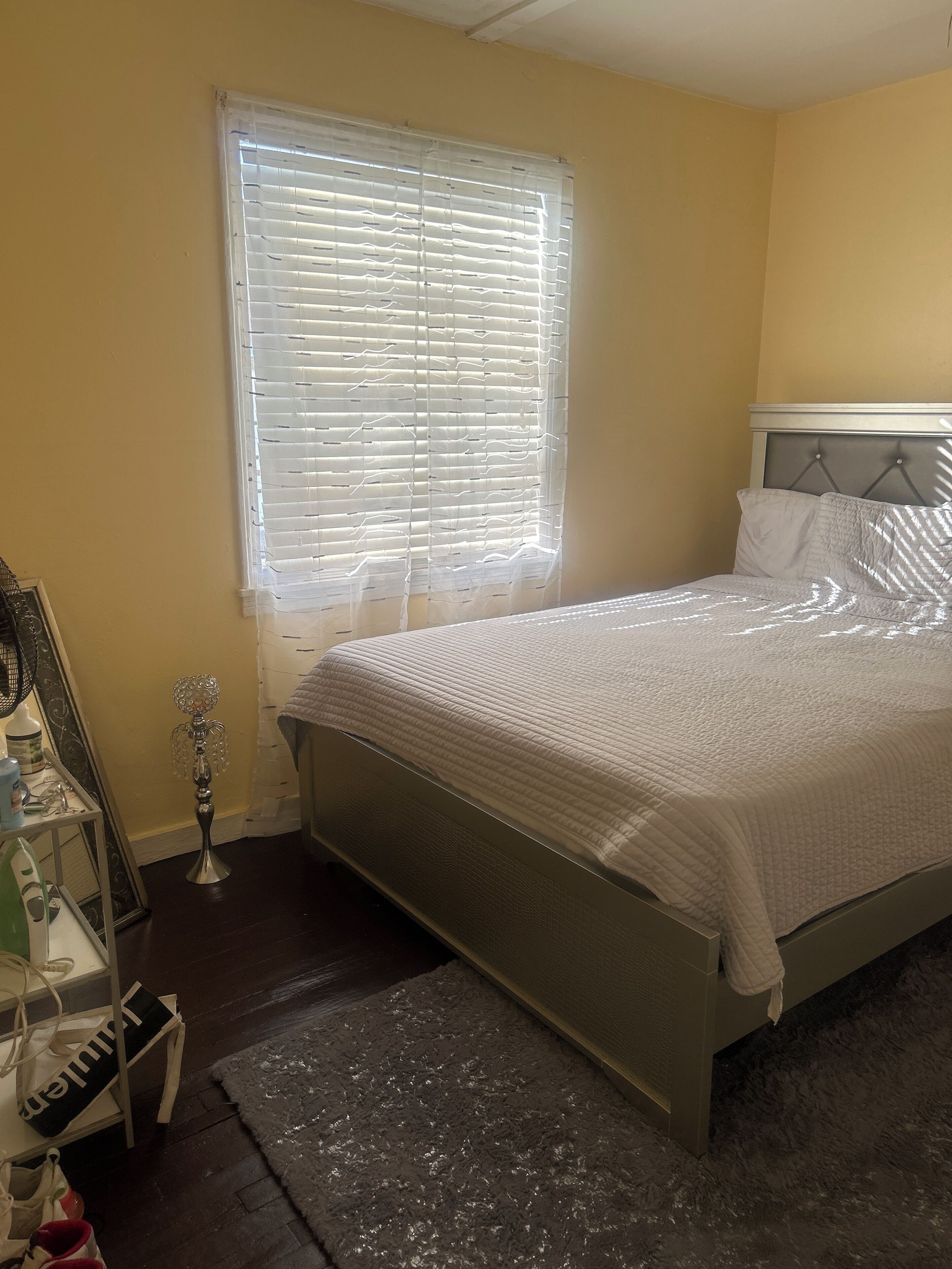 1 bedroom, bed sheets