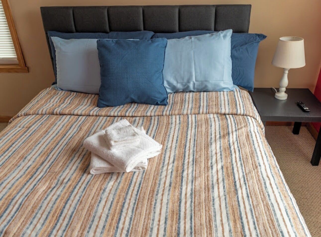 Iron/ironing board, WiFi, bed sheets