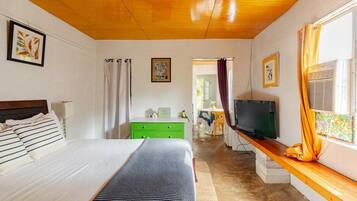 Iron/ironing board, Internet, bed sheets