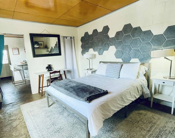 1 chambre, fer et planche à repasser, accès Internet, draps fournis