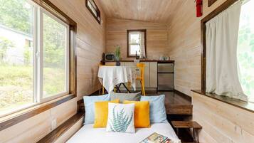 Iron/ironing board, Internet, bed sheets