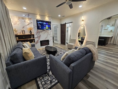 Orlando Downtown 3Bbd Near Arts Center | Sleeps 13