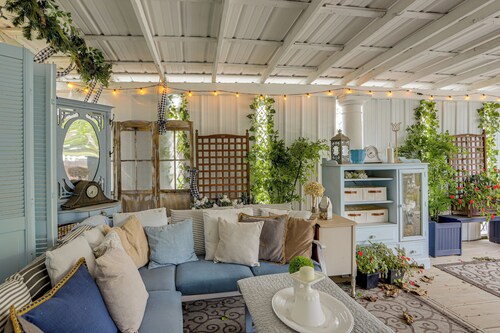 2 Mi to Dtwn: Charming Sandusky Getaway w/ Hot Tub