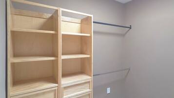 Casa estándar, 2 habitaciones | Guardarropa