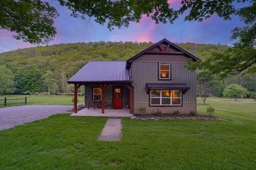 Cozy Creekside Retreat Near PA Grand Canyon - Sleeps 8"