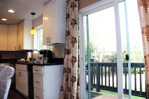 Interior - Superb 5-bedroom house with large 8000 SF lot in Seattle suburb for your getaway (Mountlake Terrace)