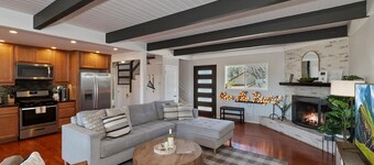 4 Bd Modern Lakehouse Retreat w/ Stunning Lake Views