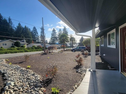 Tranquil 2-bedroom House w/Office Near Marina and Downtown Poulsbo