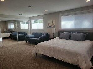 2 bedrooms, desk, iron/ironing board, WiFi - Tranquil 2-bedroom House w/Office Near Marina and Downtown Poulsbo (Poulsbo)
