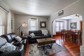 Smart TV - Millie's Cozy Parkside Home (Norfolk)