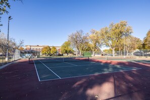 Sport court - Millie's Cozy Parkside Home (Norfolk)