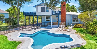 Peaceful Retreat with Texas-Shaped Pool