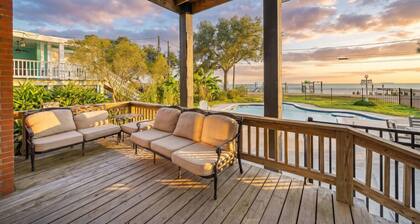 Peaceful Retreat with Texas-Shaped Pool