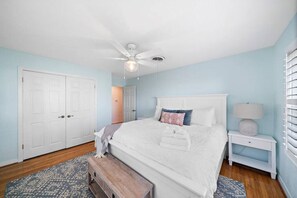 5 bedrooms, desk, iron/ironing board, travel cot