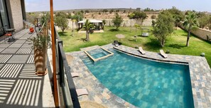 Utendørsbasseng og et oppvarmet basseng