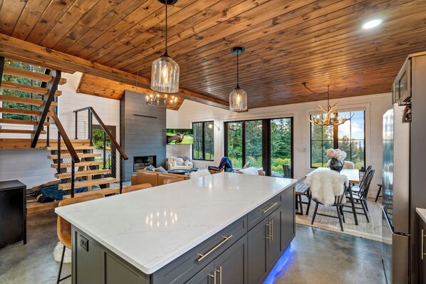 Interior - Gorgeous modern home with spectacular views in the heart of Rangeley Maine (Rangeley)