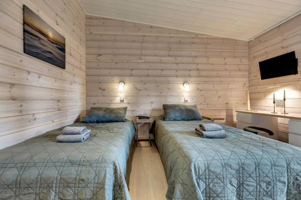 Twin Room, Private Bathroom, Garden View | Blackout drapes, iron/ironing board (on request), WiFi (free)