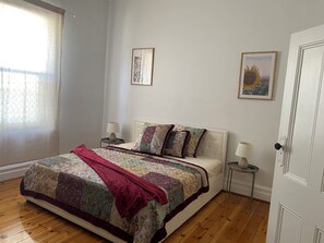 3 عدّة غرف نوم ومكواة/لوح كي وواي فاي وملاءات أسرّة