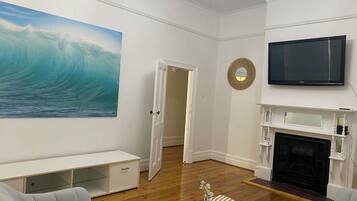 Télévision, cheminée