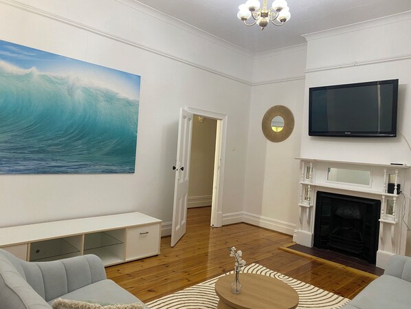 Televisie en een open haard