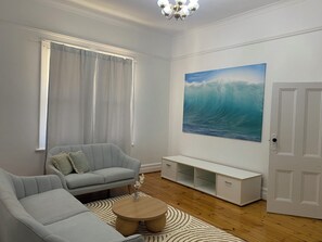 Televisie en een open haard