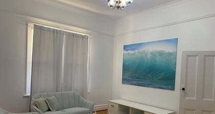 Glenelg Charmer - Family, Pet, Beach & Parking