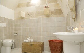 Dusch, hårtork och handdukar