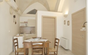 Dining - Studio 'Trappeto' with Air Conditioning (Avetrana)